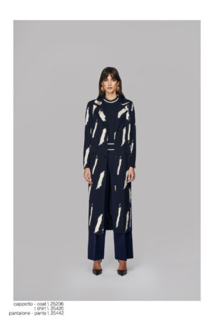 Art. 25206 Cappotto/Coat – Art. 25420 T-shirt – Art.25442 Pantalone/Pants