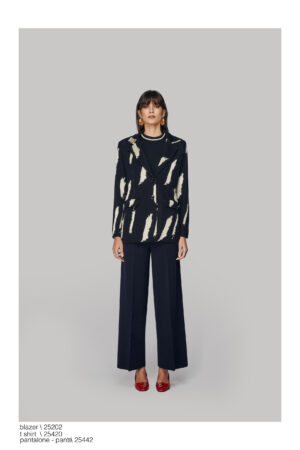 Art. 25202 Blazer – Art. 25420 T-shirt – Art. 25442 Pantalone/Pants